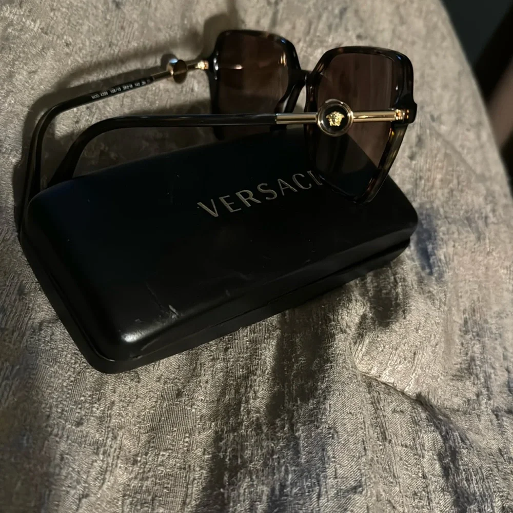 VERSACE - Picture 1 of 4